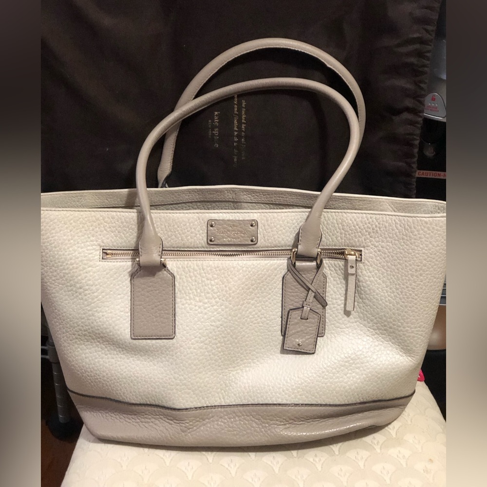 Kate Spade Bay Street Medium Oden Shoulder Hand Bag.